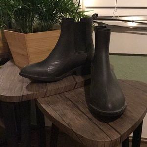 Urban outfitters Chelsea ankle pointed rain boot
